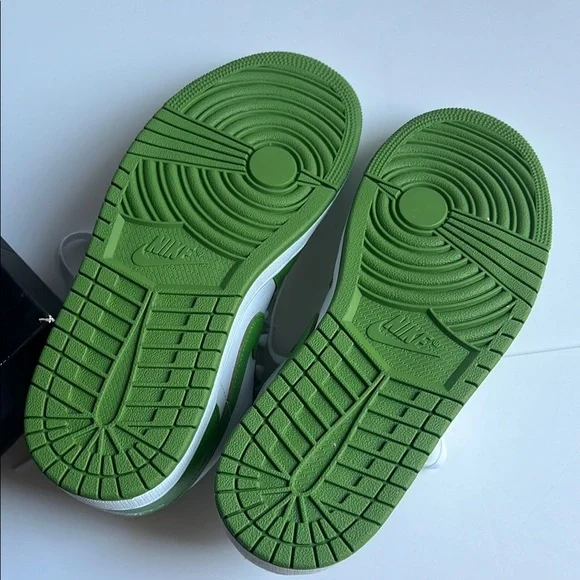 Air Jordan 1 Low SE Green and White Sneakers